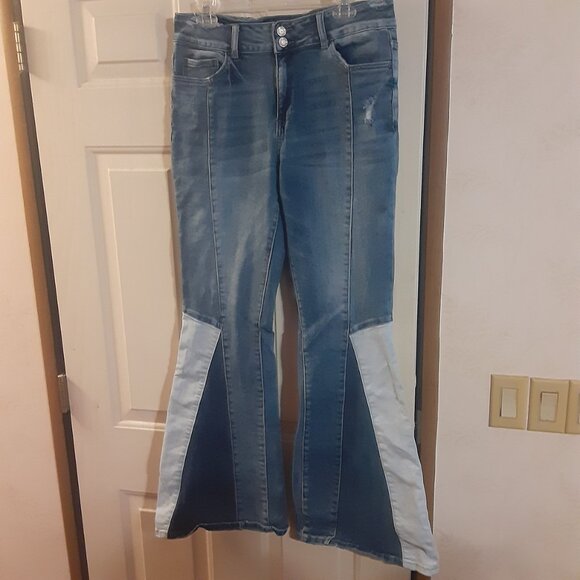 Vervet Blue Take It Easy Distressed Patchwork Flare Leg Jeans V2486 Size 31 - Picture 4 of 8